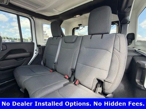 Used 2025 Jeep Wrangler Unlimited Sahara AWD/4WD image 10
