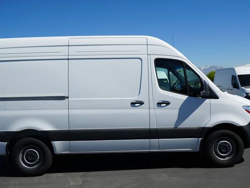 Used 2024 Mercedes-Benz Sprinter 2500 image 5