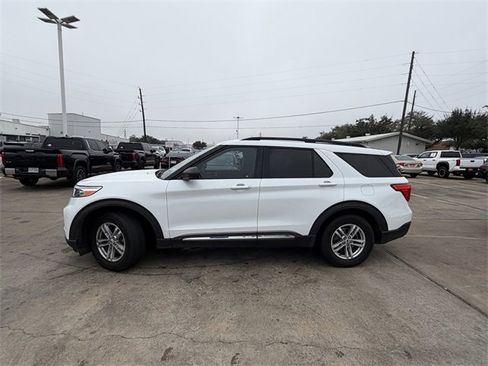 Used 2021 Ford Explorer XLT image 8