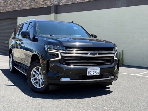 Used 2024 Chevrolet Suburban LT AWD/4WD image 2