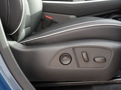 Used 2025 Buick Enclave Preferred image 31