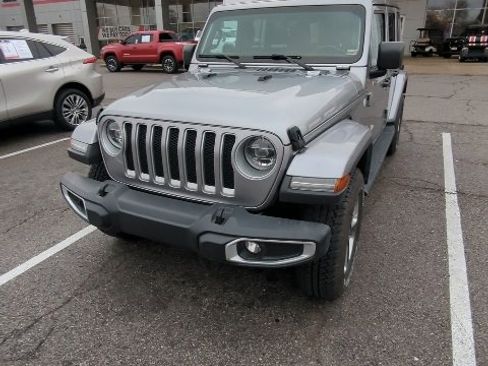 Used 2019 Jeep Wrangler Unlimited Sahara image 2