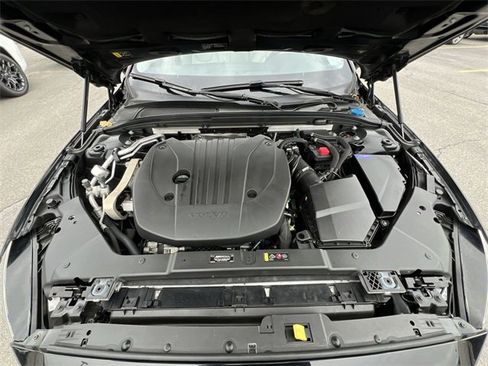 Used 2022 Volvo S60 B5 Momentum w/ Premium Package image 13