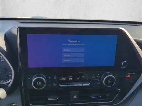 Used 2023 Toyota Highlander XLE image 17