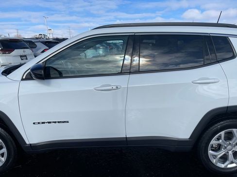 Used 2024 Jeep Compass Latitude image 25