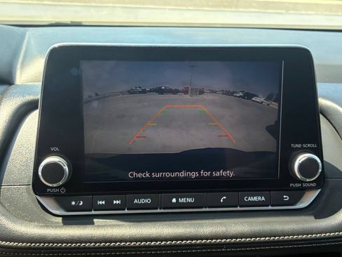 Used 2025 Nissan Rogue SV FWD image 25