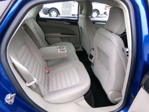 Used 2018 Ford Fusion SE image 30