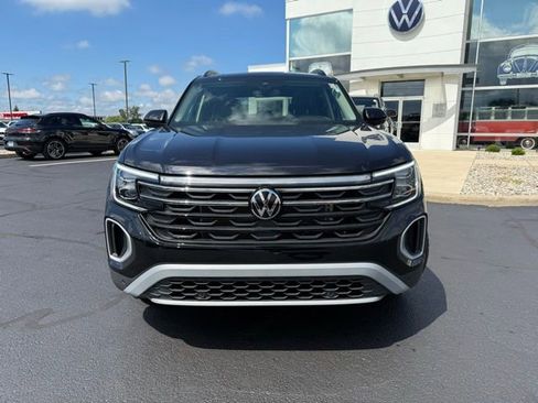 Used 2025 Volkswagen Atlas Peak Edition SE image 2