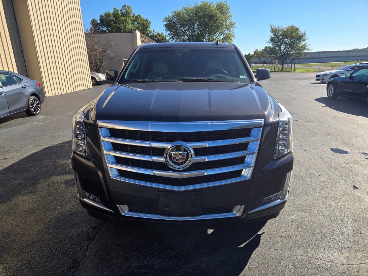 Used 2015 Cadillac Escalade Luxury AWD/4WD image 4