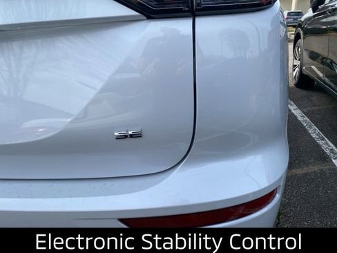 New 2026 Mitsubishi Outlander SE image 13