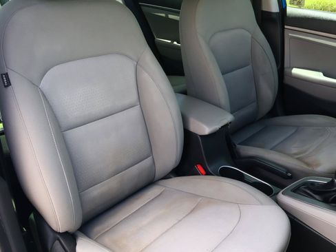 Used 2017 Hyundai Elantra SE FWD image 12
