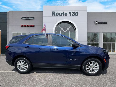 Used 2023 Chevrolet Equinox LS FWD image 5