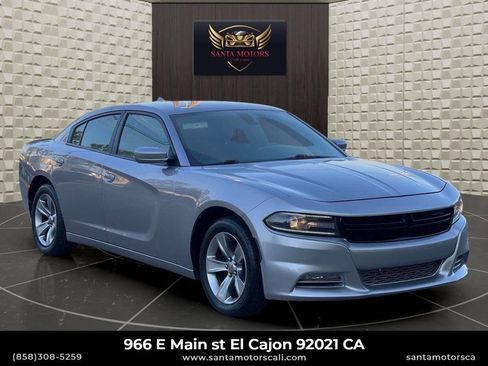 Used 2016 Dodge Charger SXT w/ Driver Confidence Group image 2
