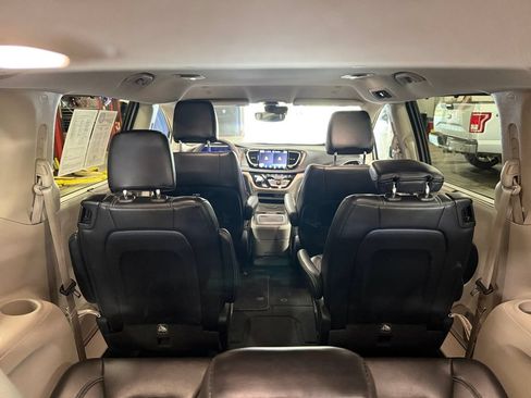 Used 2024 Chrysler Pacifica Touring-L FWD image 26