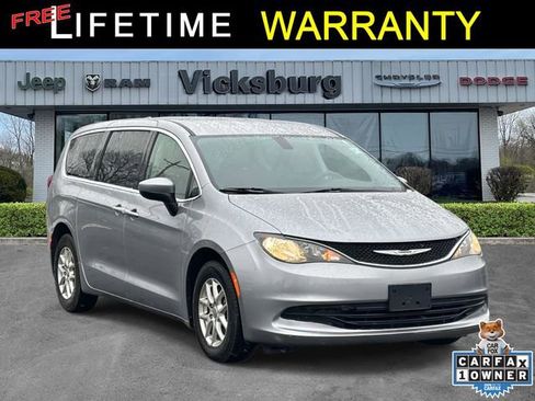 Used 2020 Chrysler Voyager LX image 1
