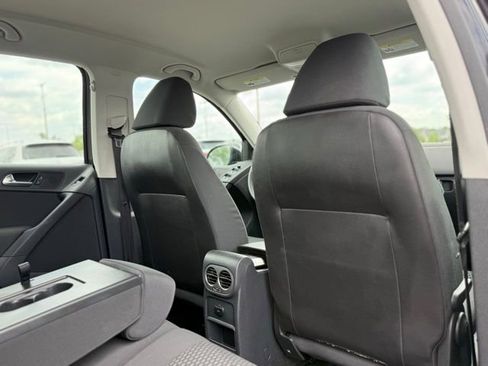 Used 2010 Volkswagen Tiguan SE AWD/4WD image 16