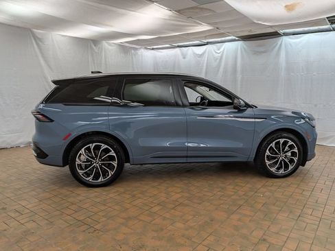 Used 2025 Lincoln Nautilus Reserve AWD/4WD image 9