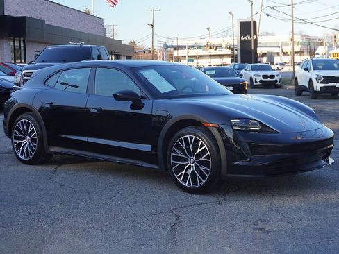 Used 2023 Porsche Taycan 4 Cross Turismo image 2