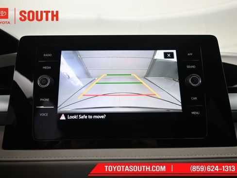 Used 2025 Volkswagen Taos SE FWD image 18