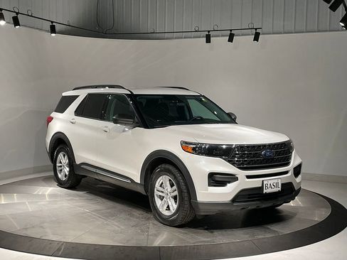 Used 2022 Ford Explorer XLT image 40