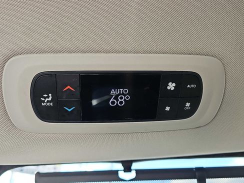 Used 2018 Chrysler Pacifica Touring-L w/ Tire & Wheel Group image 12