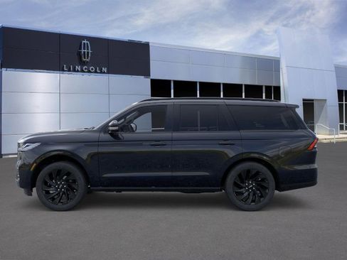 New 2025 Lincoln Navigator Reserve w/ Jet Appearance Package AWD/4WD image 3