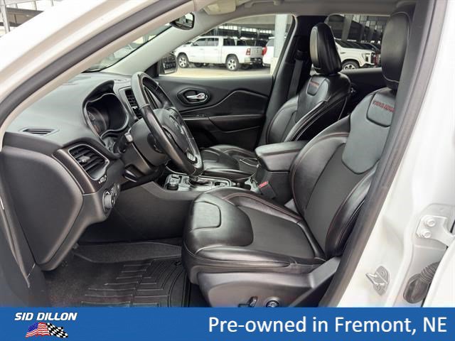 Used 2019 Jeep Cherokee Trailhawk w/ Comfort/Convenience Group AWD/4WD image 12