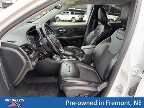 Used 2019 Jeep Cherokee Trailhawk w/ Comfort/Convenience Group AWD/4WD image 12
