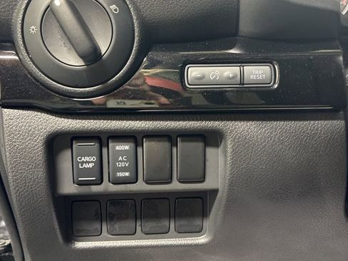 Used 2024 Nissan Titan SV w/ SV Convenience Package image 14