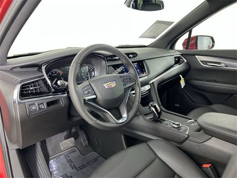 Used 2025 Cadillac XT6 Luxury image 10