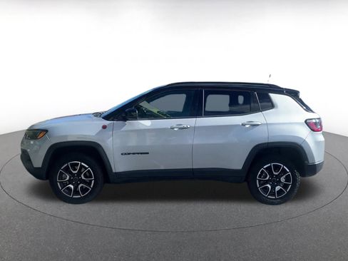 Used 2025 Jeep Compass Trailhawk w/ Trailer Tow Group image 9