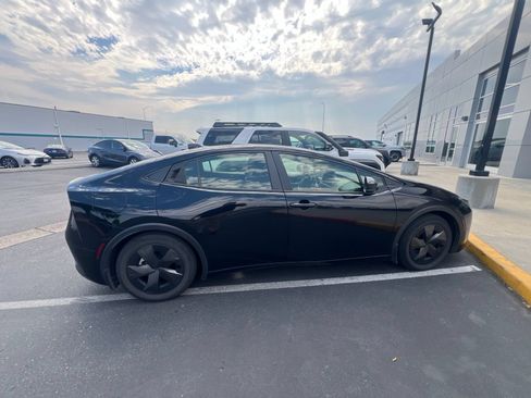 Used 2024 Toyota Prius Prime FWD image 1