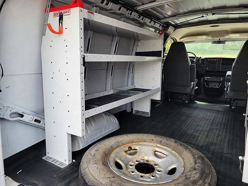 Used 2007 Chevrolet Express 3500 RWD image 14