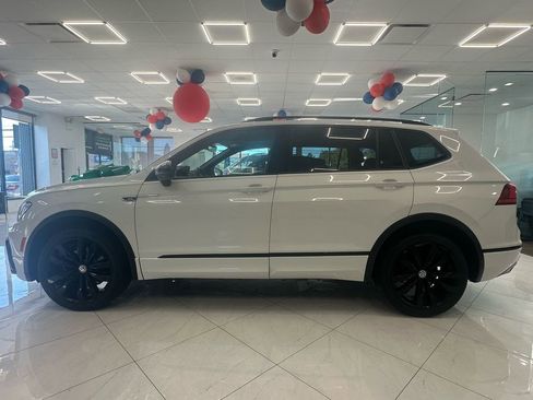 Used 2021 Volkswagen Tiguan SE R-Line image 4