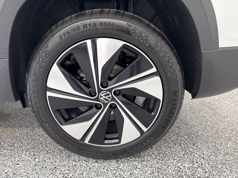 New 2026 Volkswagen Taos SE image 35