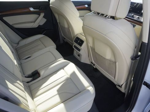 Used 2023 Audi Q5 e Premium w/ Convenience Package image 26