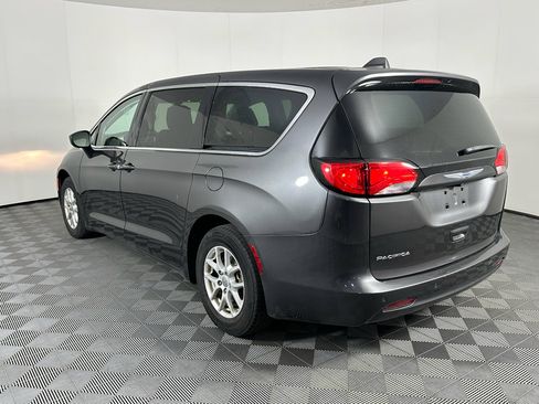 Used 2019 Chrysler Pacifica LX FWD image 4