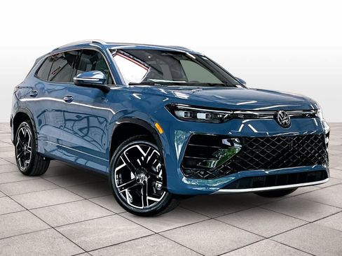New 2026 Volkswagen Tiguan SEL R-Line AWD/4WD image 2