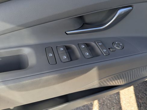 Certified 2024 Hyundai Elantra SE image 30