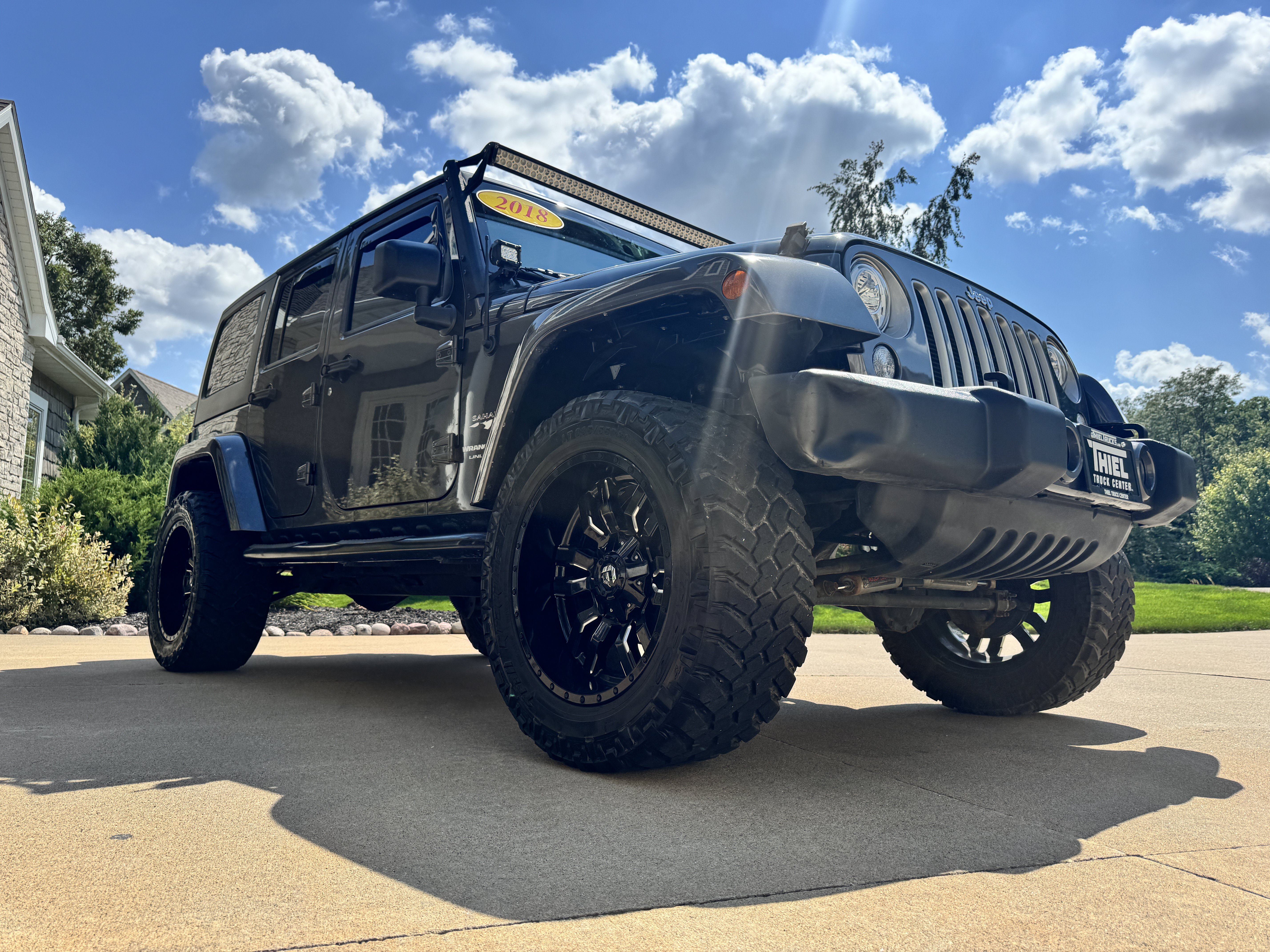 Used 2018 Jeep Wrangler Unlimited Sahara w/ Connectivity Group AWD/4WD image 27