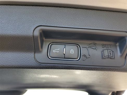 Used 2023 Ford Explorer Limited image 11