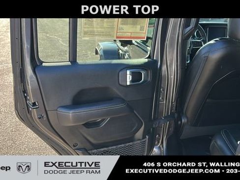 Used 2022 Jeep Wrangler Unlimited Sahara w/ Cold Weather Group AWD/4WD image 19