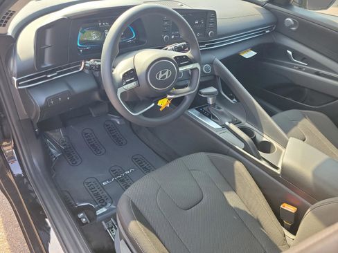 New 2026 Hyundai Elantra SE image 13