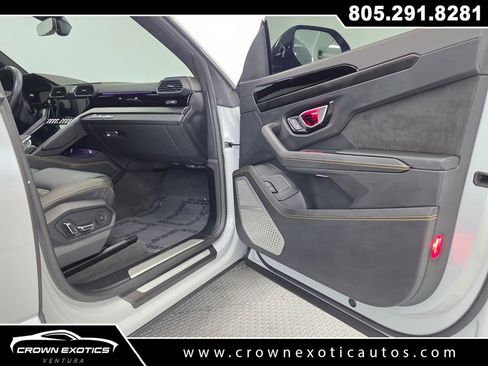 Used 2022 Lamborghini Urus AWD/4WD image 14