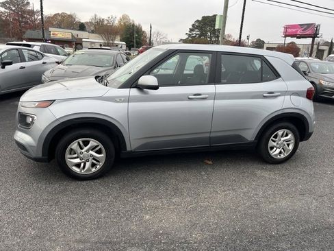 Used 2021 Hyundai Venue SE image 6