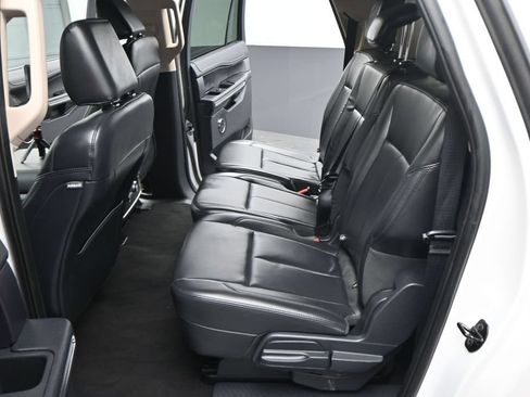 Used 2024 Ford Expedition Max XLT AWD/4WD image 3