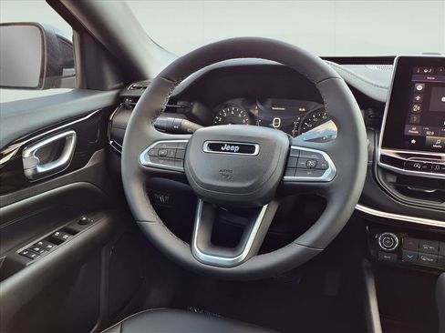 New 2026 Jeep Compass Latitude image 13