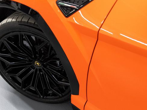 Used 2025 Lamborghini Urus SE image 18