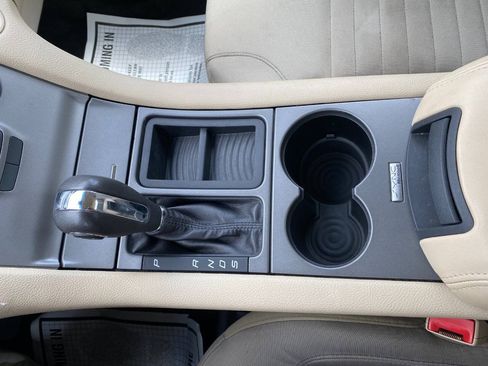 Used 2015 Ford Taurus SE FWD image 17