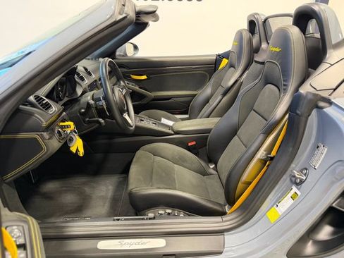 Used 2023 Porsche 718 Boxster Spyder RWD image 37